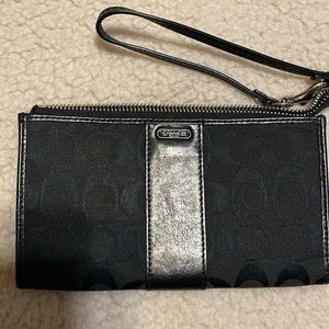 ❌❌❌SOLD❌❌❌All black Coach wristlet
